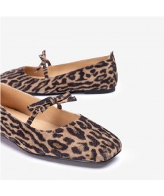 UNISA BAILARINA BETAR ZUL FANGO.