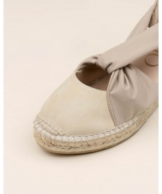 GAIMO SANDALIA MODELO MERRY ANTE CREAM.