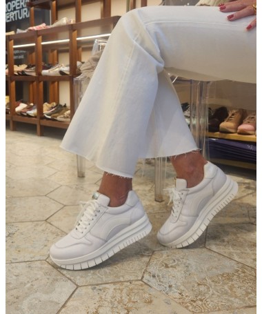 LINDSEY MILANO SNOW DEPORTIVA SNEAKER.